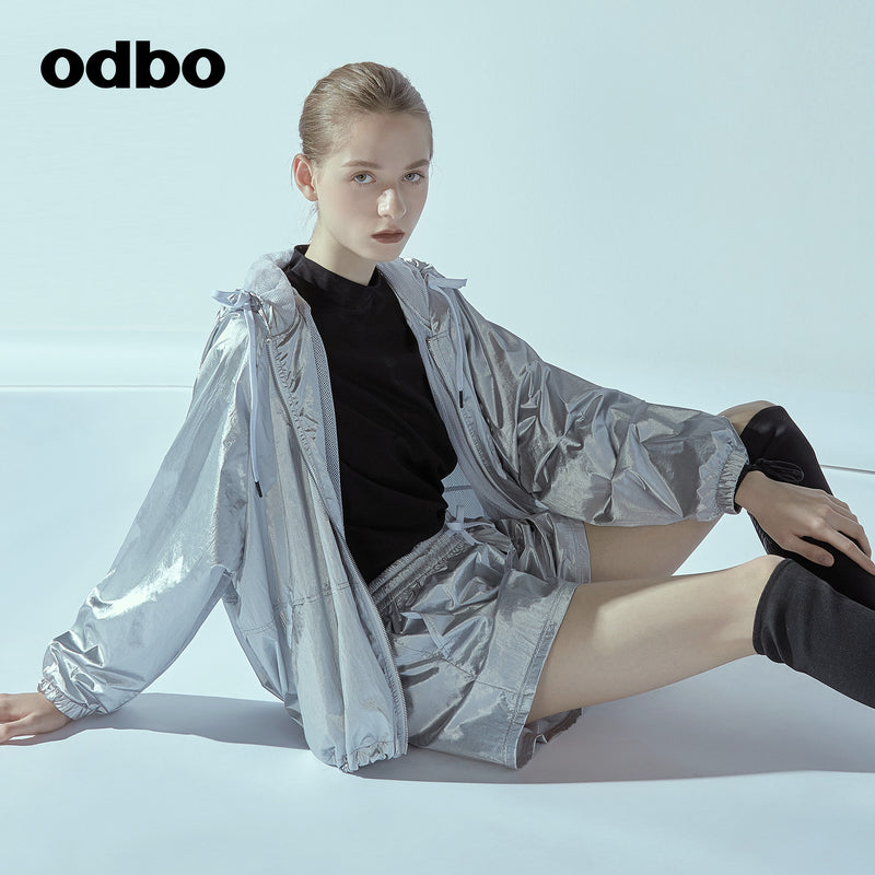 Odbo休閒氣質連帽短外套女秋冬2021年新款寬鬆舒適運動防風上衣潮